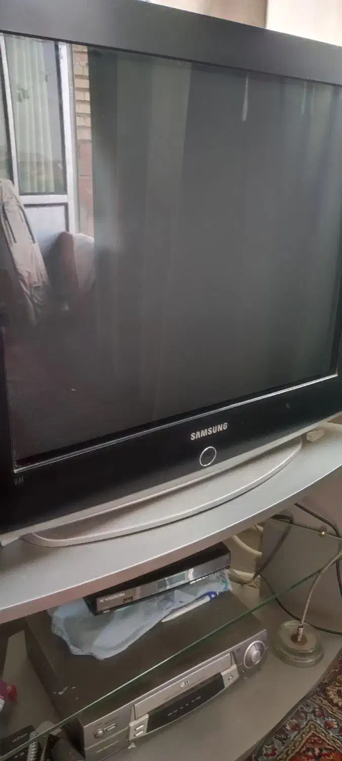 تلویزیون به همراه میز و گیرنده|تلویزیون و پروژکتور|آستانه اشرفیه, |دیوار