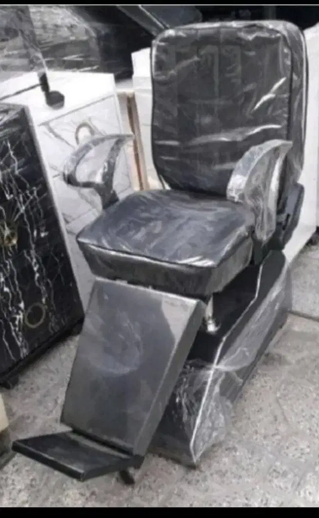 صندلی و دکور آرایشگاه|آرایشگاه و سالنهای زیبایی|قشم, |دیوار