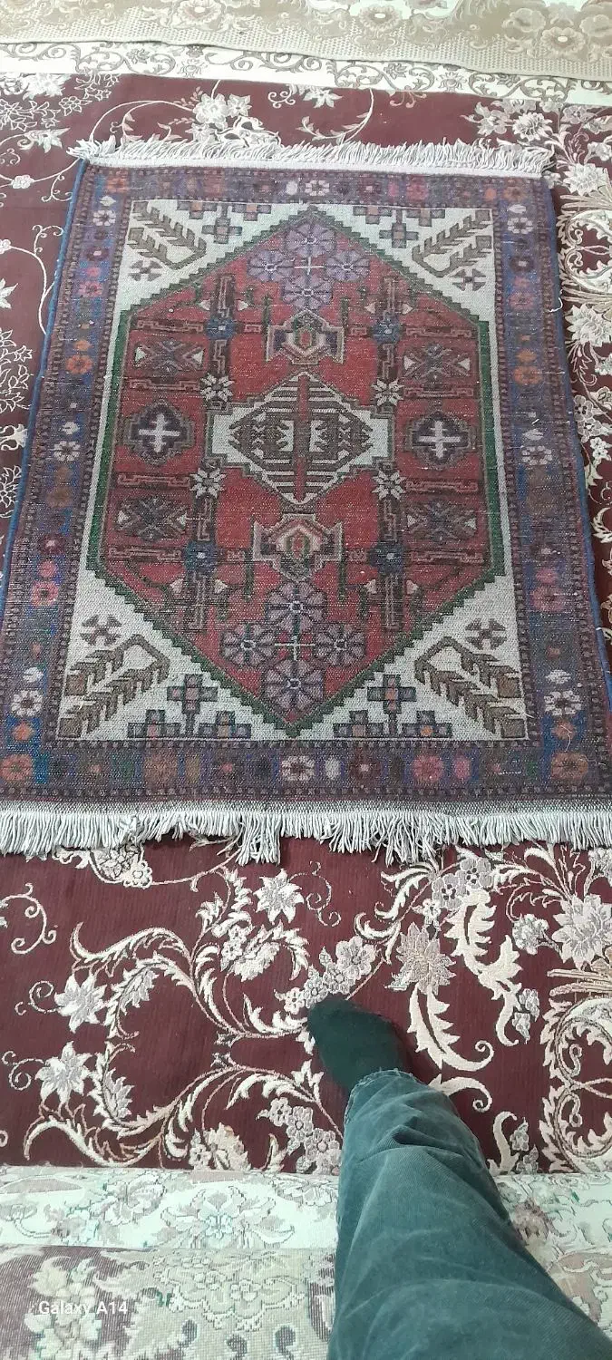 قالیچه و پشتی دستباف و۳عدد فرش دستباف|فرش|مشهد, شهید قربانی|دیوار
