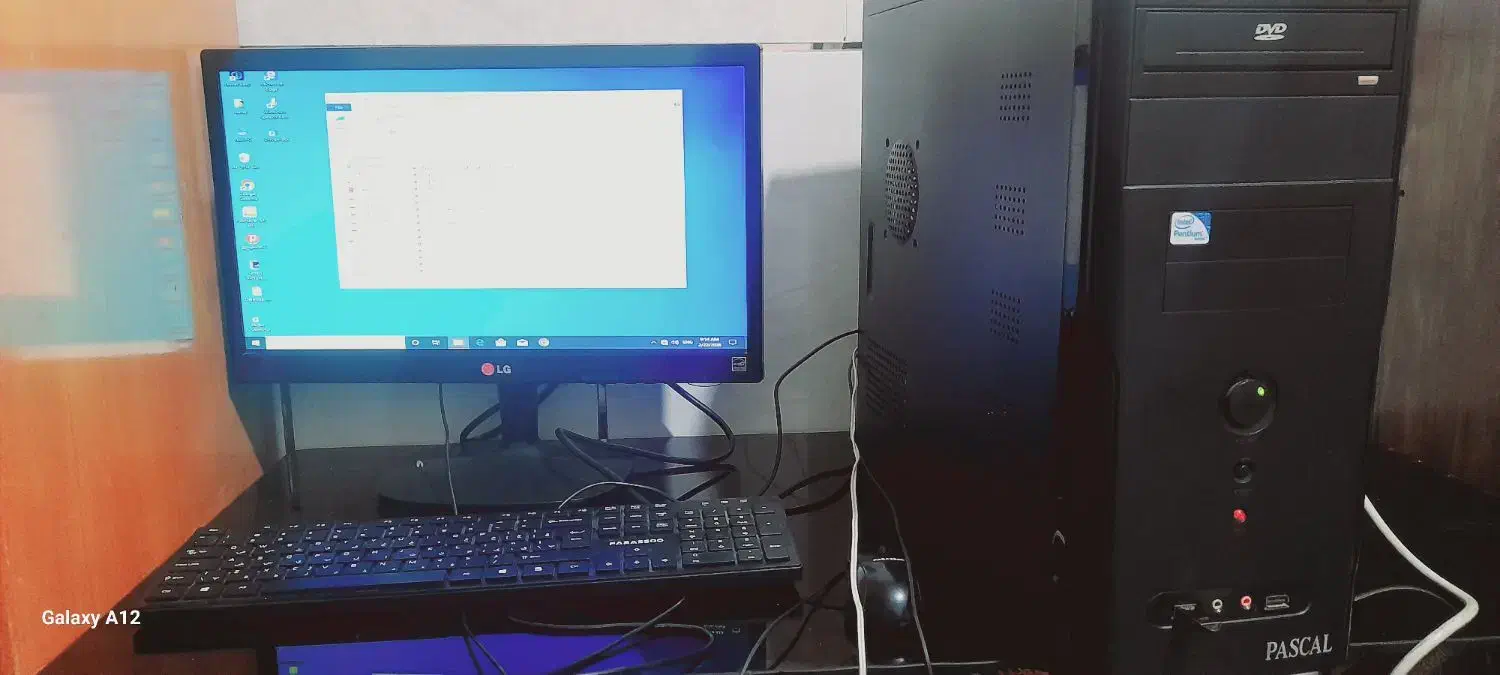 کامپیوتر|رایانه رومیزی|بروجرد, |دیوار