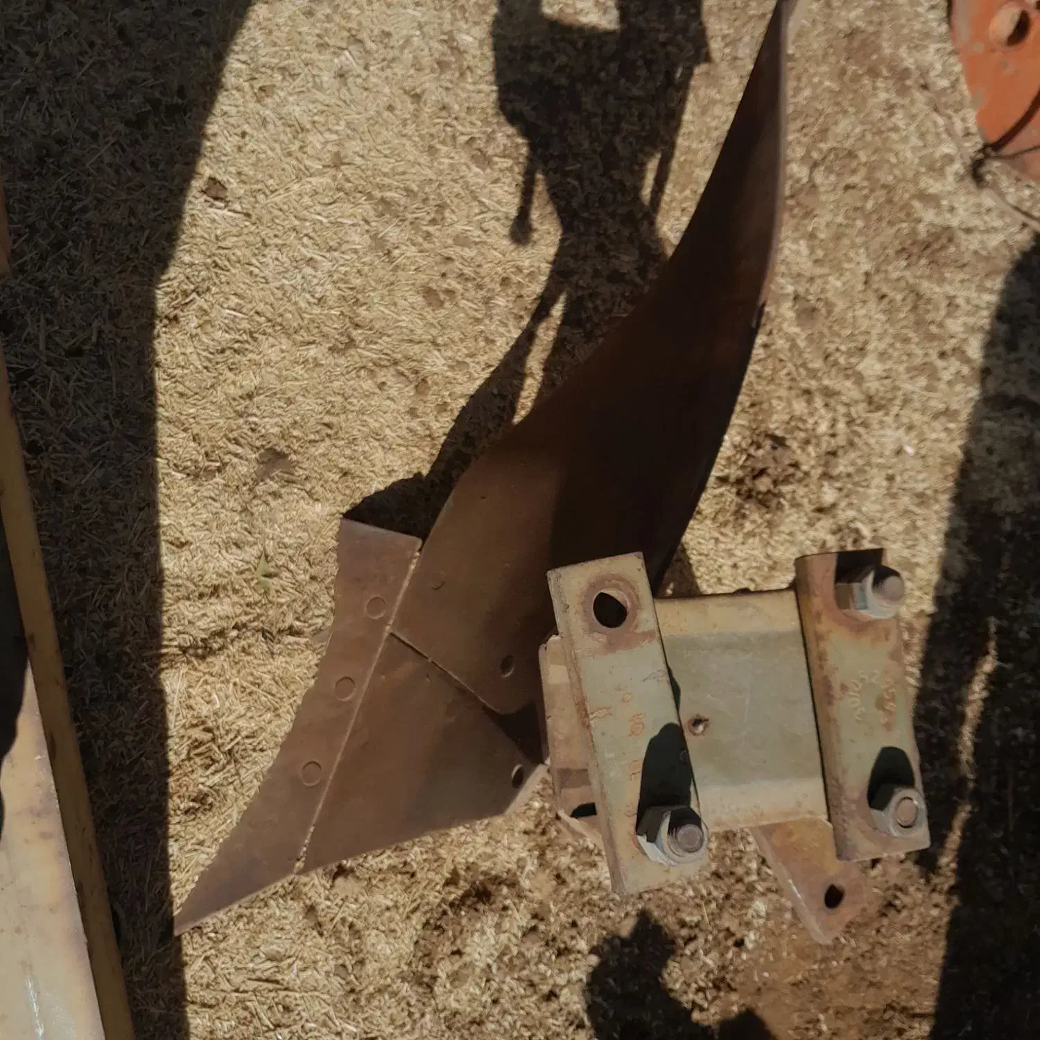 تراکتور رومانی خیش|ماشین‌آلات صنعتی|بن, |دیوار