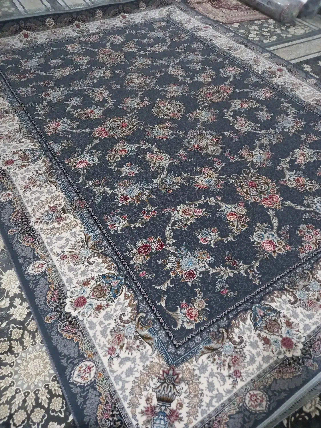 فرش ۷۰۰ شانه اصل آکبند|فرش|کرمانشاه, |دیوار