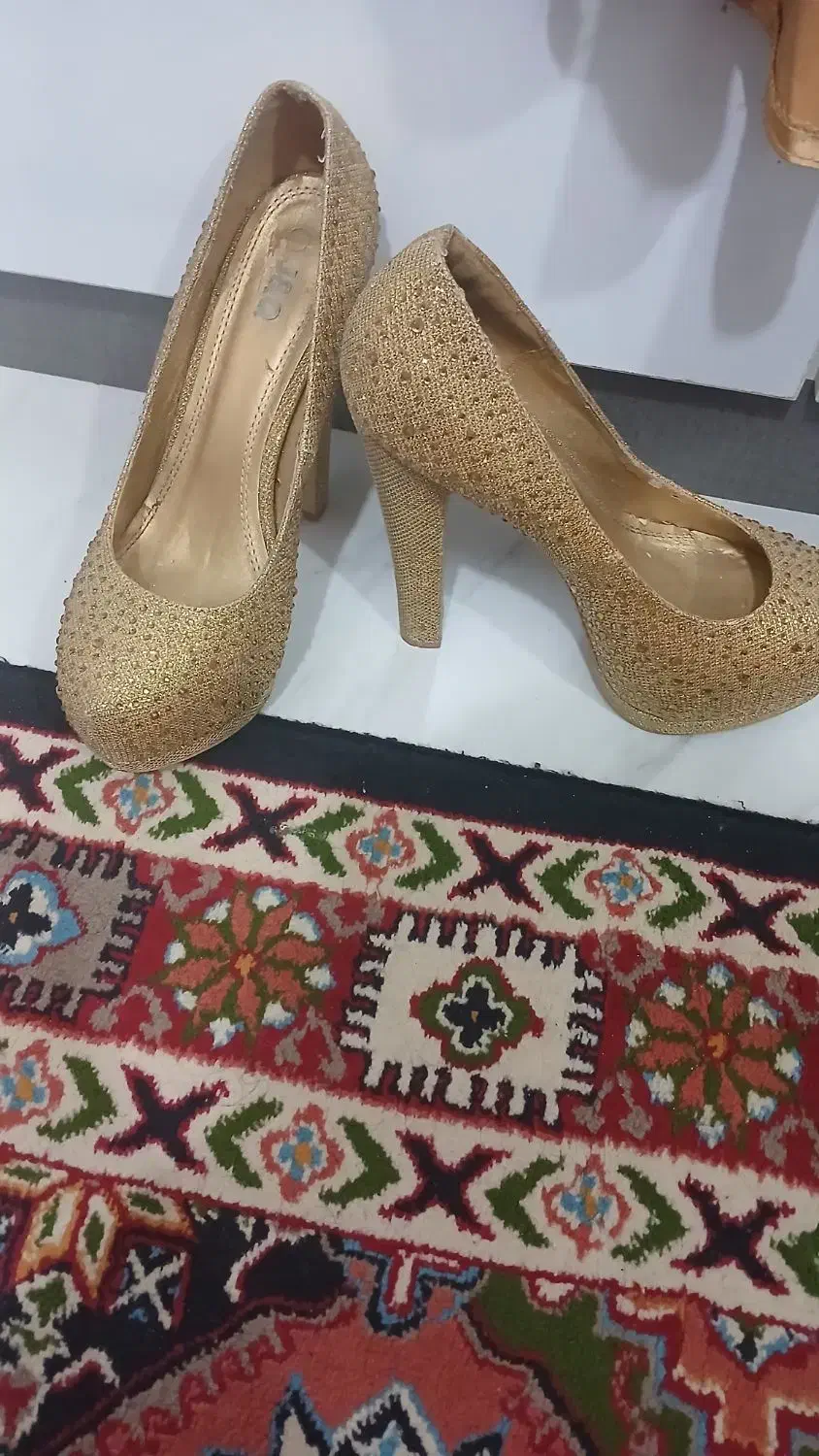 لباس مجلسی با کفش دودست|لباس|رشت, فلسطین|دیوار