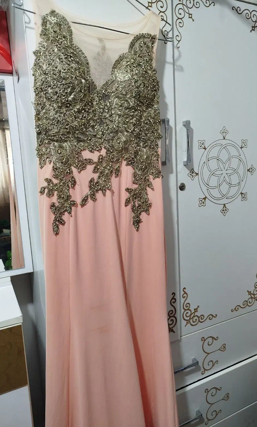 لباس مجلسی|لباس|پیشوا, |دیوار