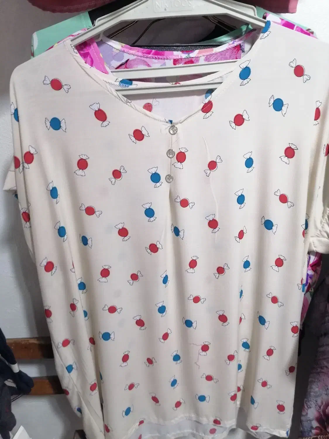 هدیه روز مادر|لباس|شیروان (خراسان), |دیوار