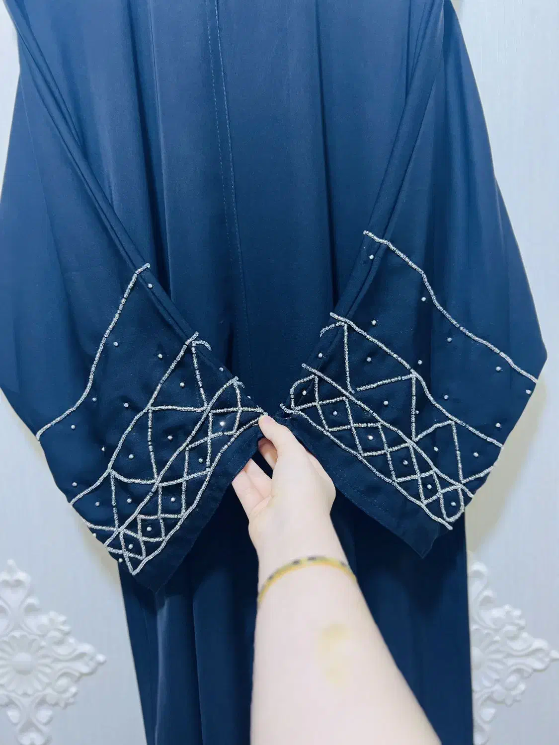 مانتو عبا|لباس|اهواز, زندوکیلی|دیوار