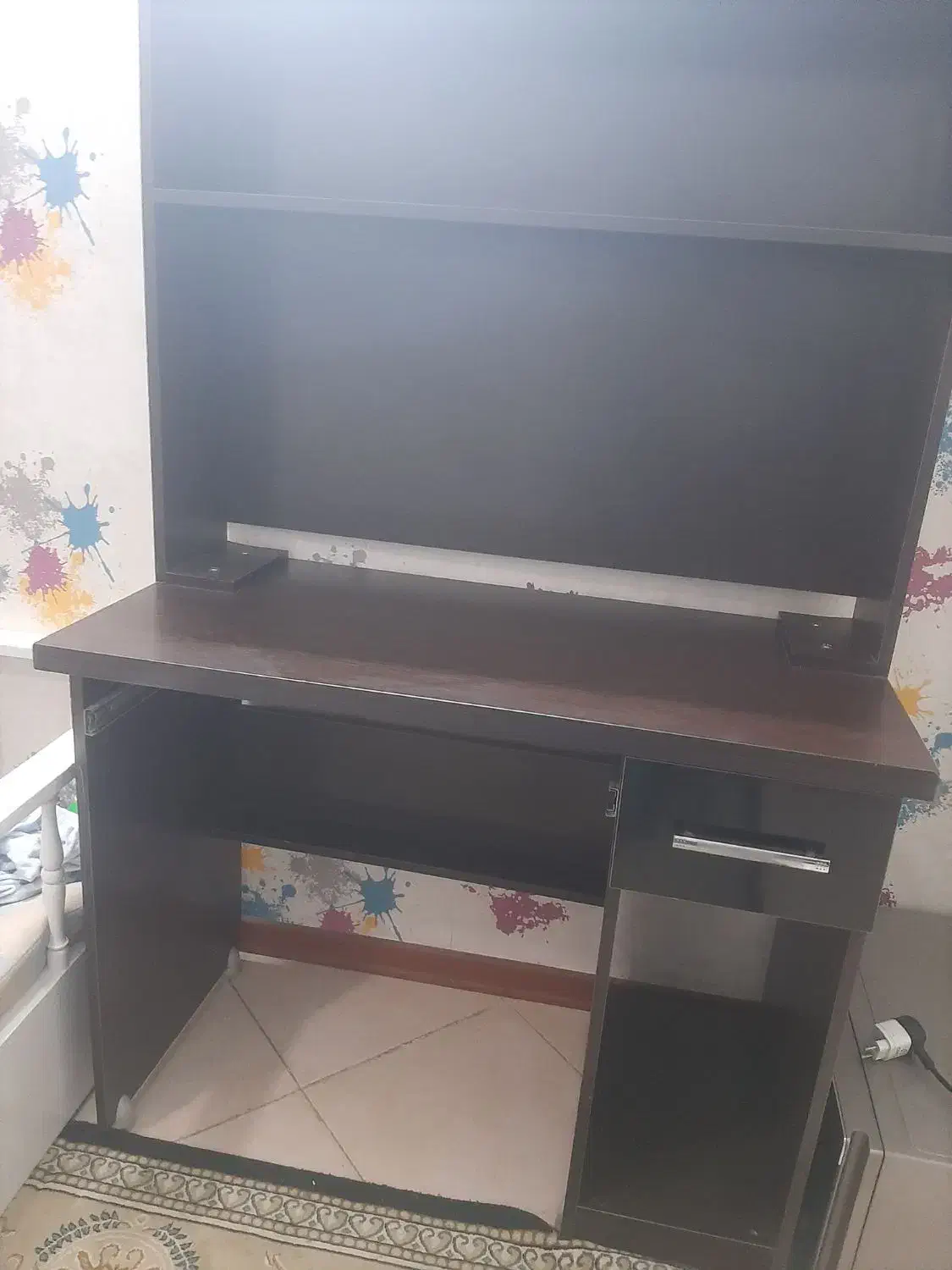 میز تحریر و کامپیوتر|میز تحریر و کامپیوتر|اندیشه, اندیشه فاز ۴|دیوار