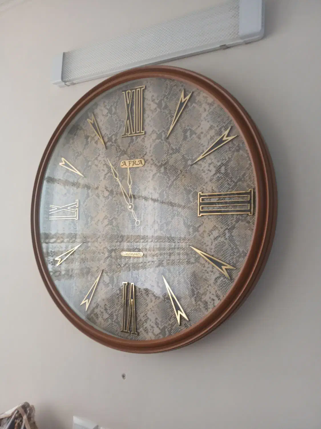 ساعت دیواری چوبی جنس عالی|ساعت دیواری و تزئینی|اراک, |دیوار