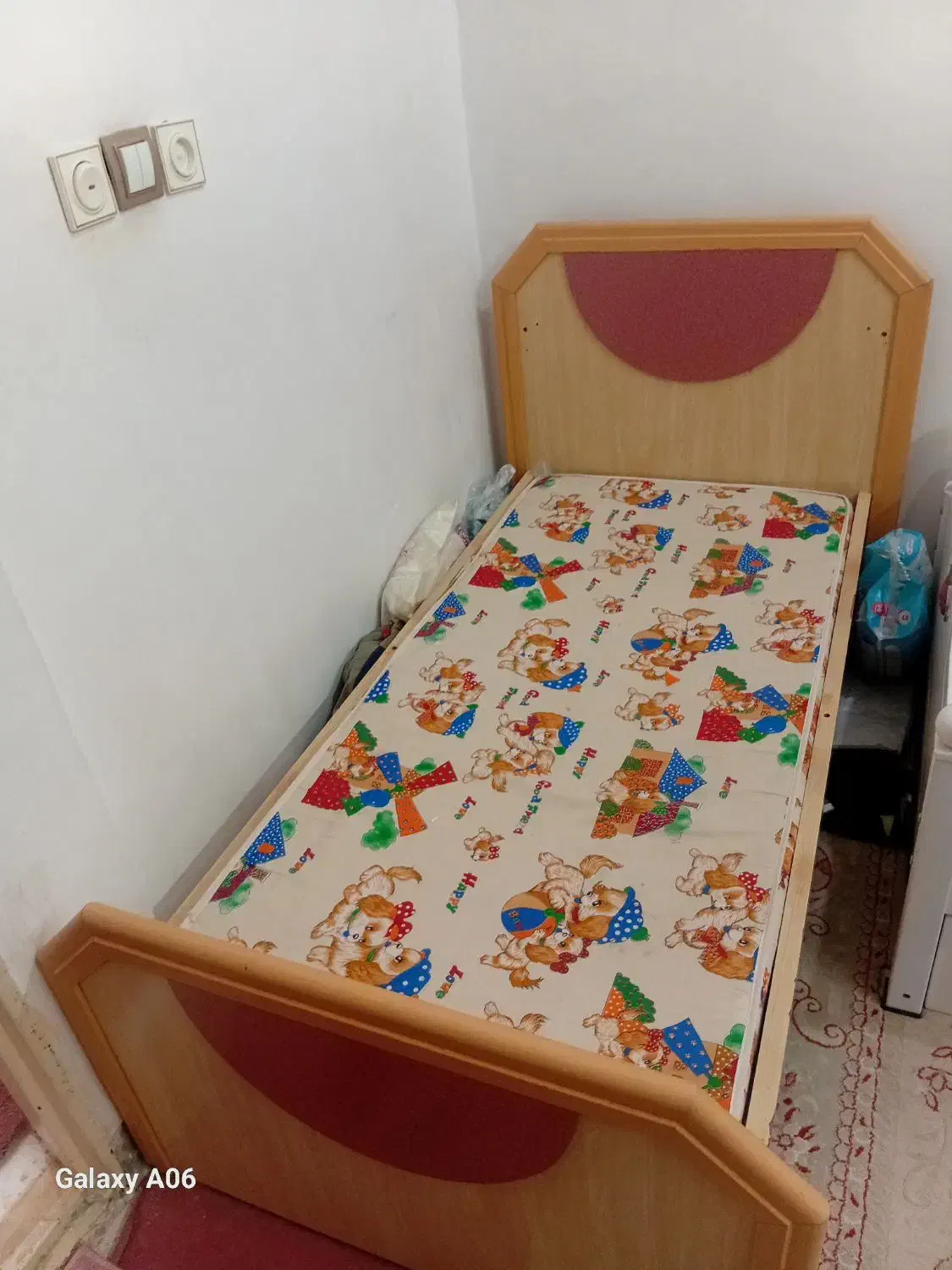 تخت کودک همراه تشک|اسباب و اثاث بچه|خرمشهر, |دیوار