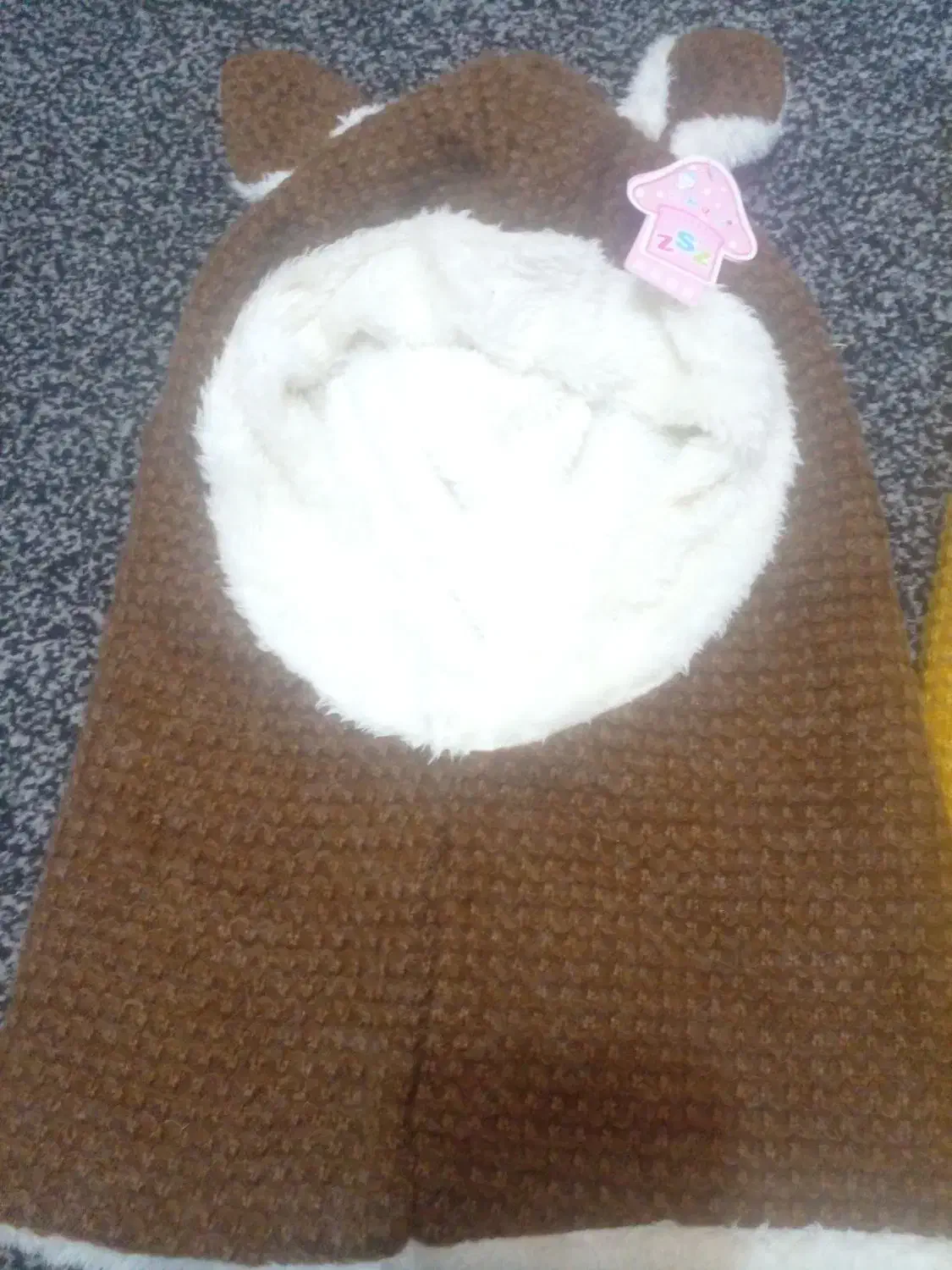 دو تا کلاه پشمی بزرگ نو|لباس|دزفول, |دیوار