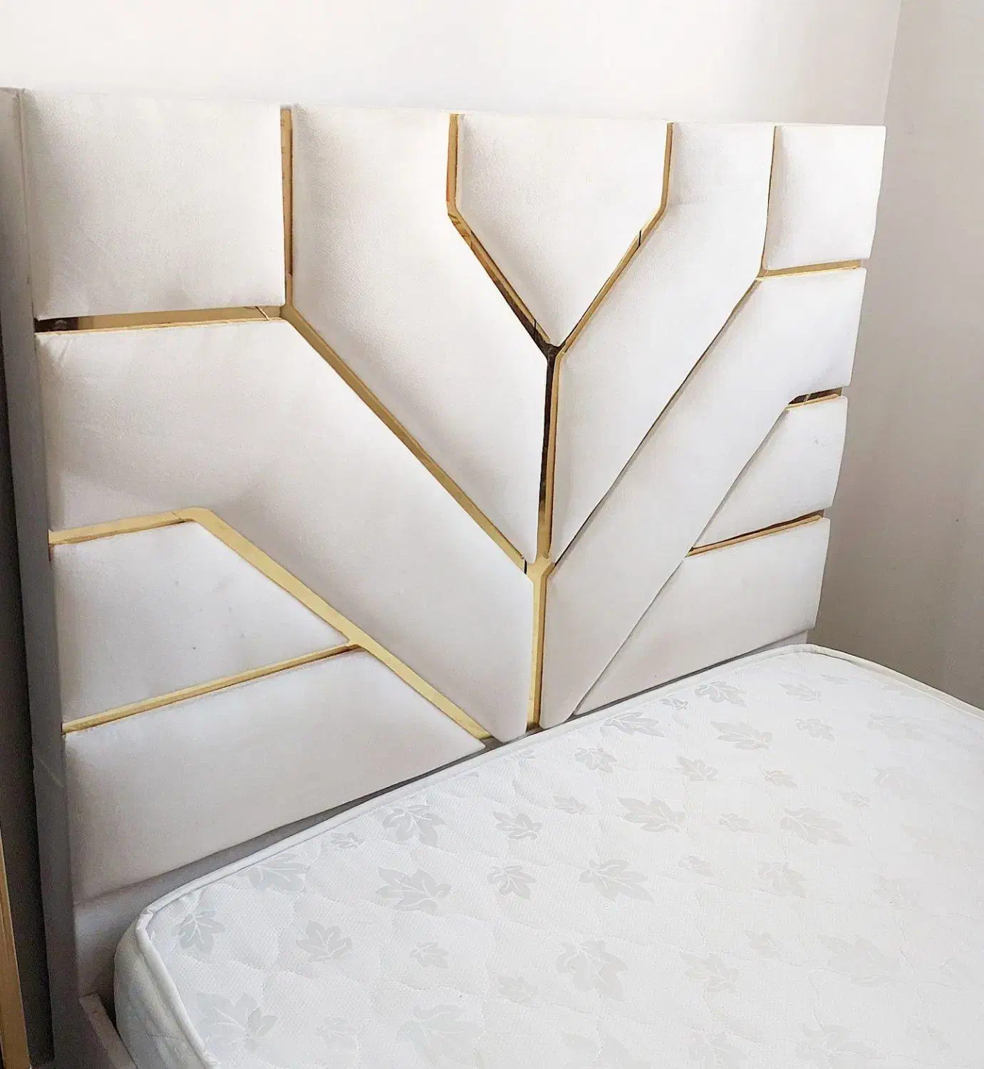 تخت یک ونیم نفره|تخت و سرویس خواب|پاکدشت, خاتون آباد|دیوار