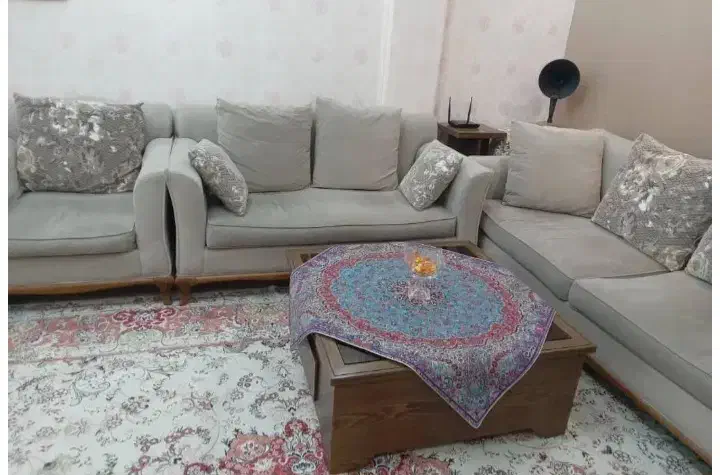 فروش فوری توافقی تا فردا مبل ۹ نفره راحتی|مبلمان خانگی و میز عسلی|ری, دیلمان|دیوار