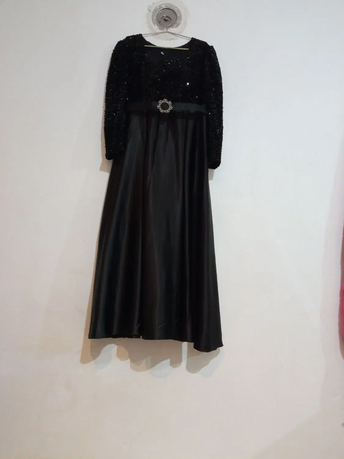 پیراهن مجلسی|لباس|رشت, انصاری|دیوار