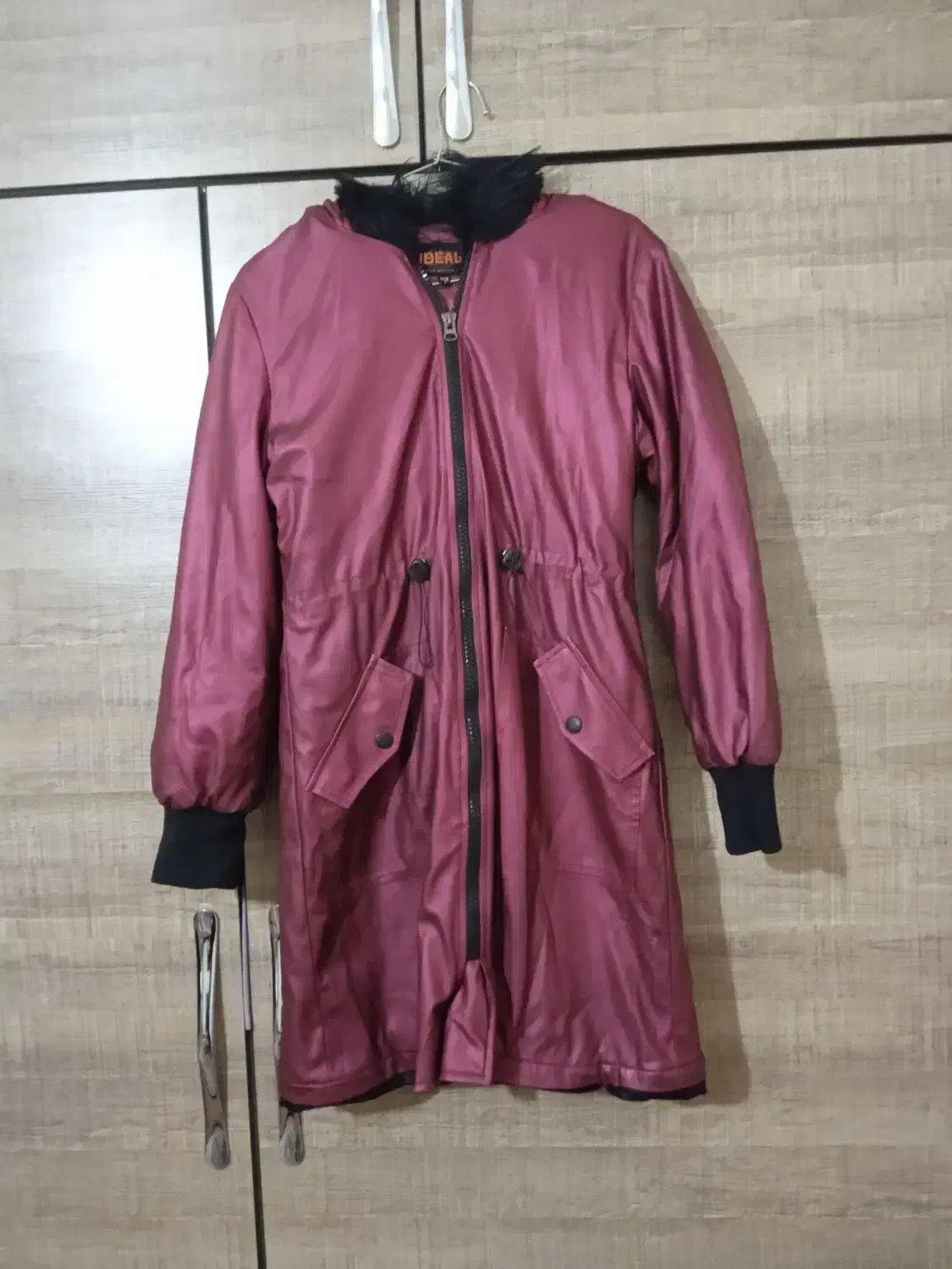 کاپشن دخترانه|لباس|مهاجران, |دیوار