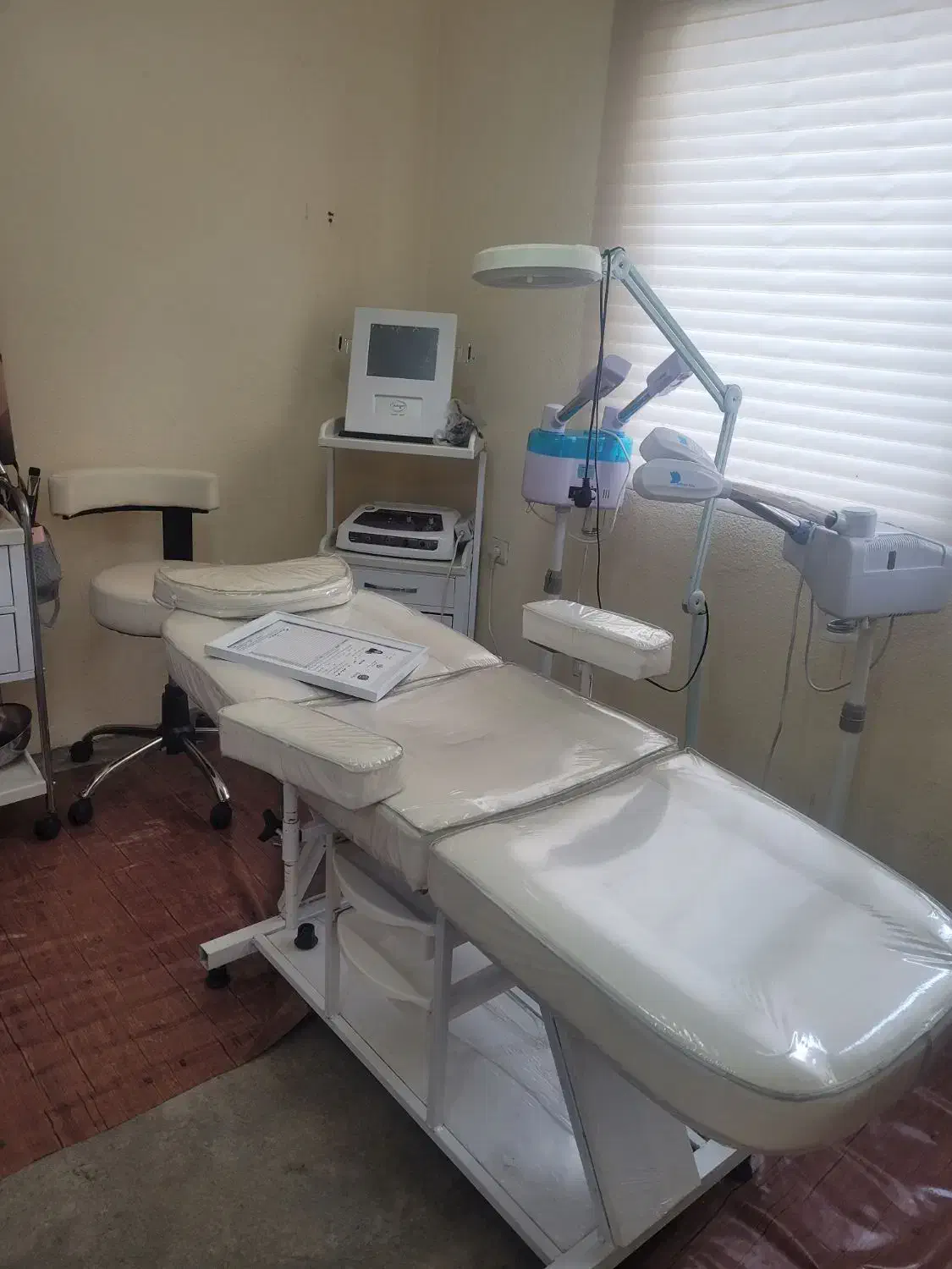 لوازم پاکسازی پوست|آرایشی، بهداشتی، درمانی|سرخرود, |دیوار