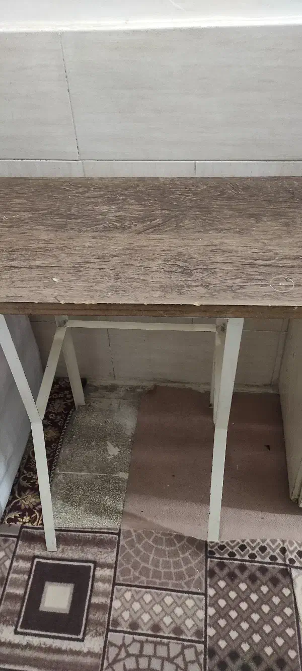 میز|میز تحریر و کامپیوتر|قم, قلعه کامکار|دیوار