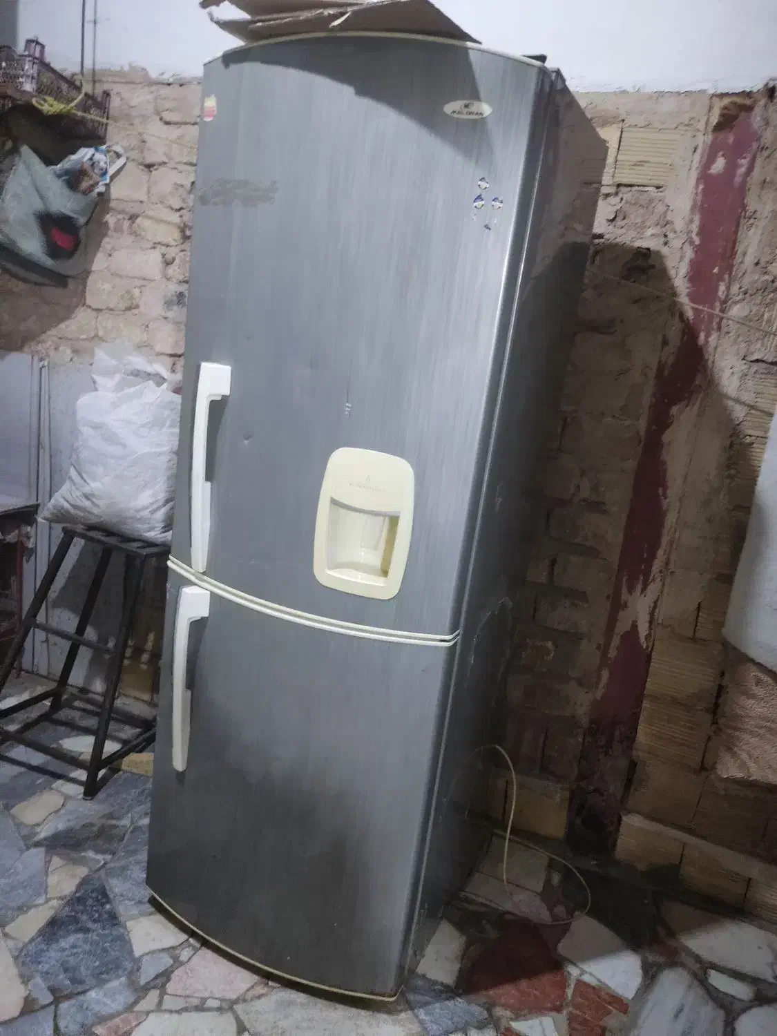 یخچال|یخچال و فریزر|قم, قلعه یزدیها|دیوار