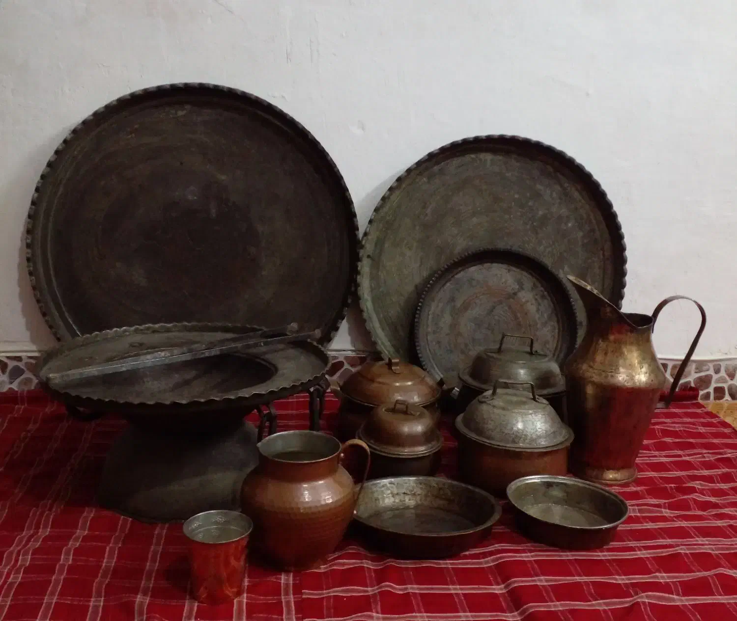 ظروف مسی آنتیک|کلکسیون اشیاء عتیقه|املش, |دیوار