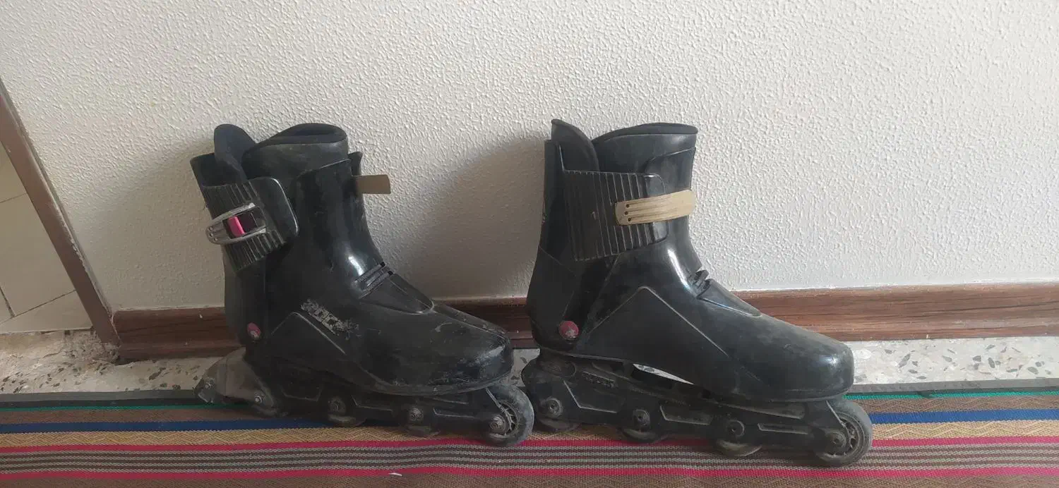 کفش اسکیت سایز بزرگ فکر کنم تا ۴۲ اندازس|دوچرخه، اسکیت، اسکوتر|شاهین‌شهر, مسکن مهر|دیوار