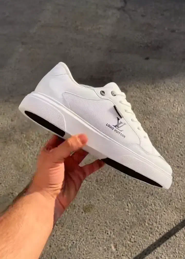 کفش|کیف، کفش، کمربند|مراغه, |دیوار