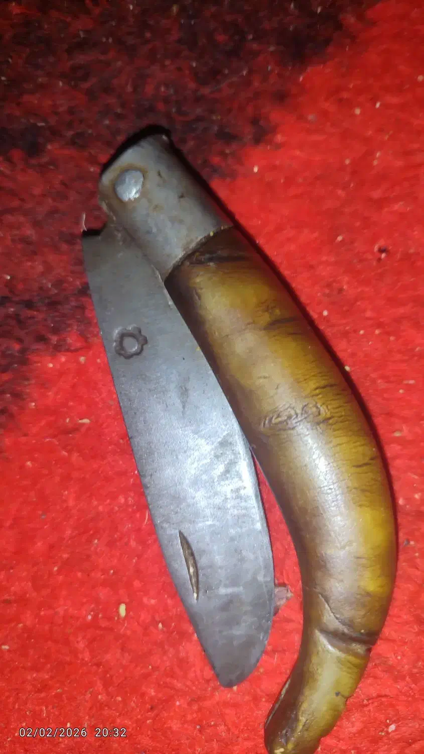 گیف ویک عدد چاقو قدیمی|کیف، کفش، کمربند|چناران, |دیوار