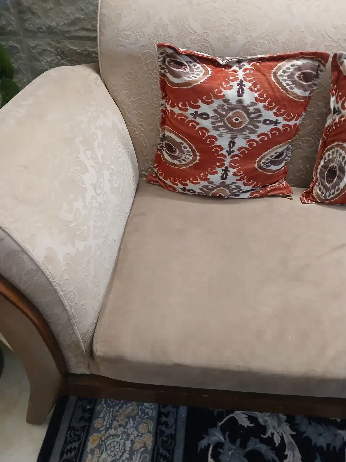 مبل سه نفره چوب گردو پارچه ترک|مبلمان خانگی و میز عسلی|تهران, تهرانپارس شرقی|دیوار