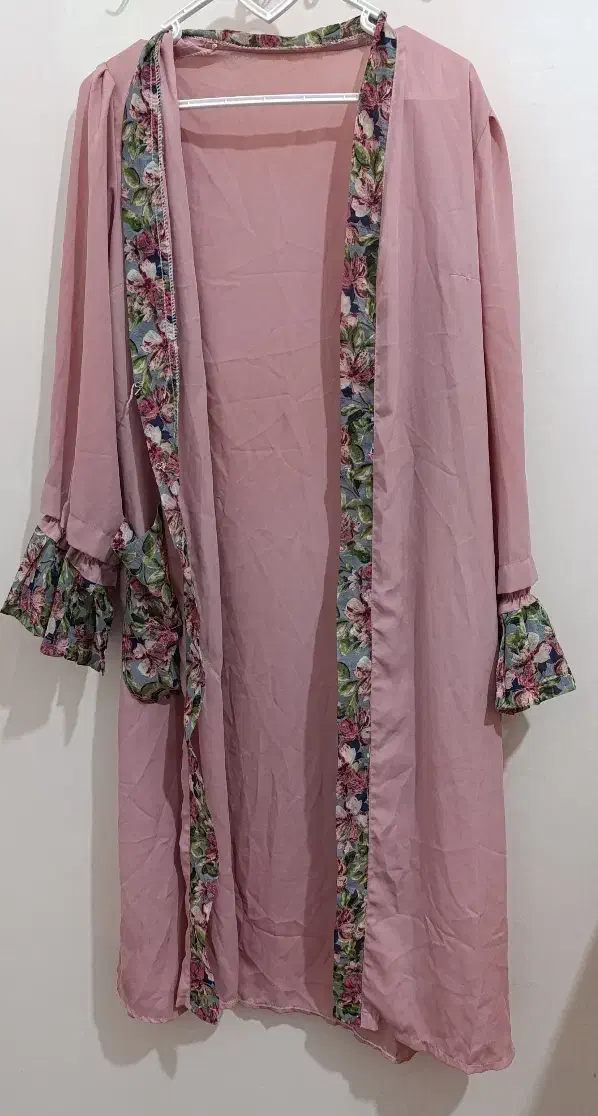 تعدادی لباس|لباس|ساوه, |دیوار