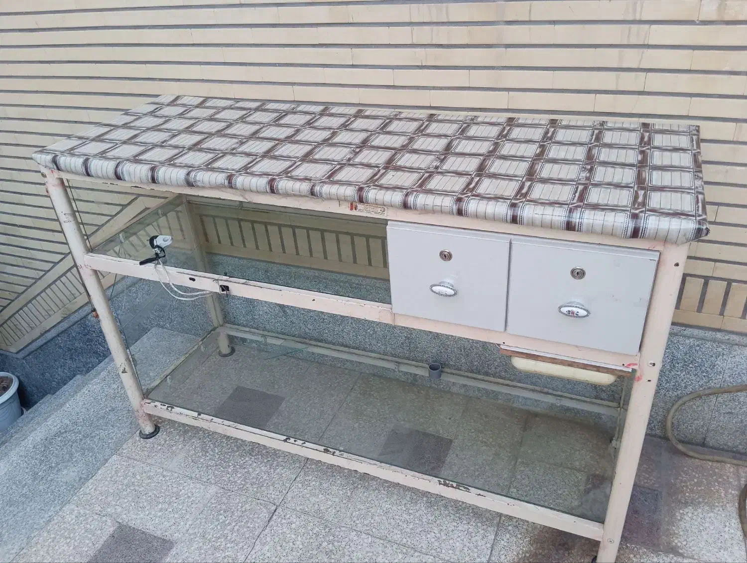 میز پیشخوان|میز و صندلی غذاخوری|قم, زنبیل آباد|دیوار