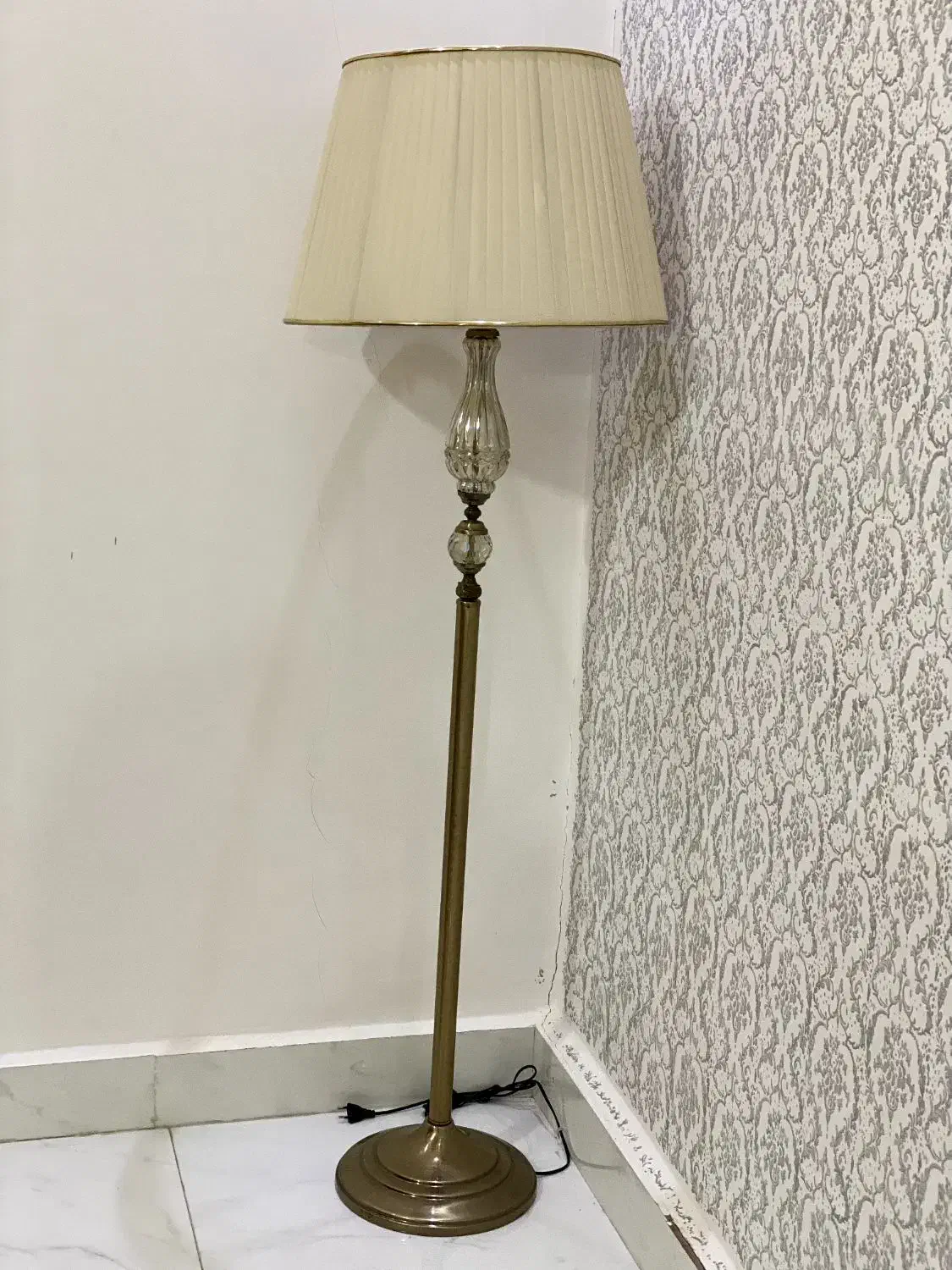 آباژور،تابلو فرش ماشینی،ساعت ایستاده چراغ دار|چراغ خواب و آباژور|خوی, |دیوار