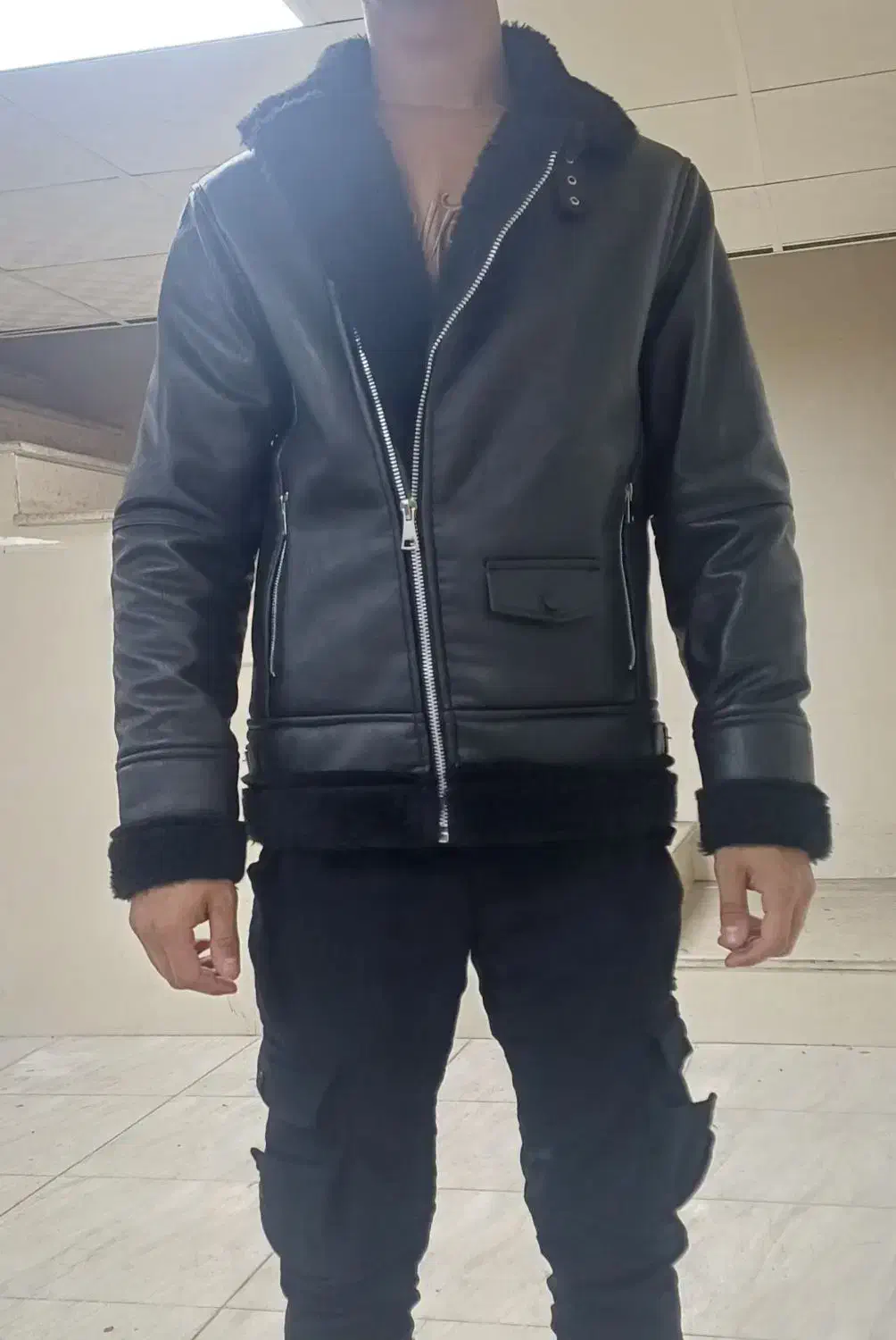 کاپشن|لباس|شبستر, |دیوار