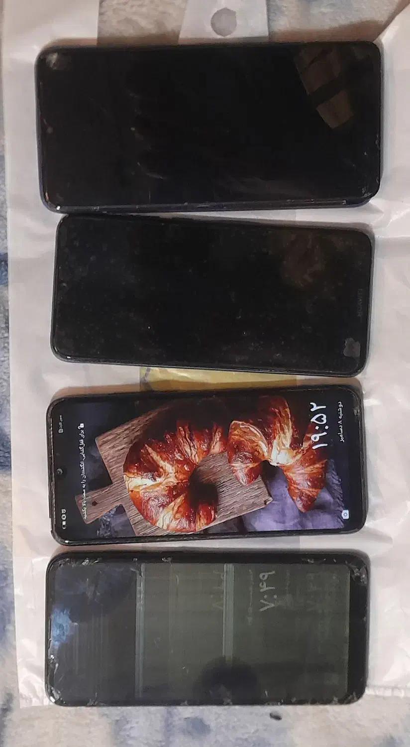 ۳عدد گوشی هاوایی ۱عددpoco|موبایل|شیراز, کوشک میدان|دیوار