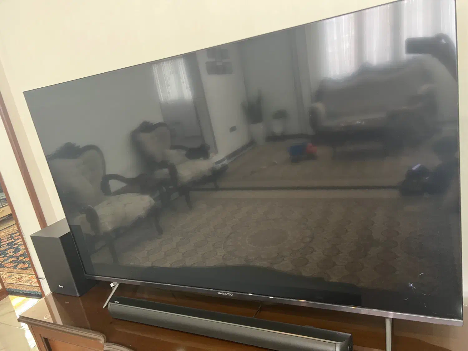 تلویزیون ۶۵دوو نیاز به تعمییر|تلویزیون و پروژکتور|پرند, فاز ۶|دیوار