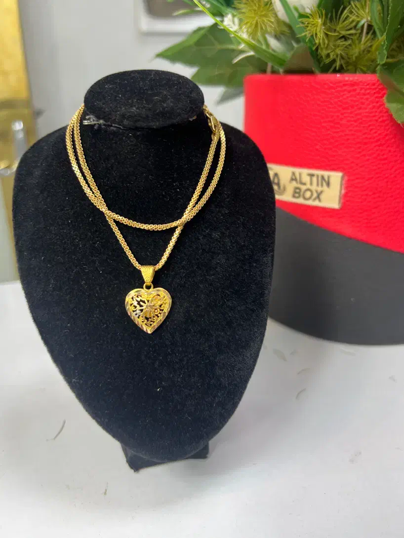 مدال قلب زیبا بدون اجرت همراه با زنجیر نمادار|جواهرات|تبریز, |دیوار