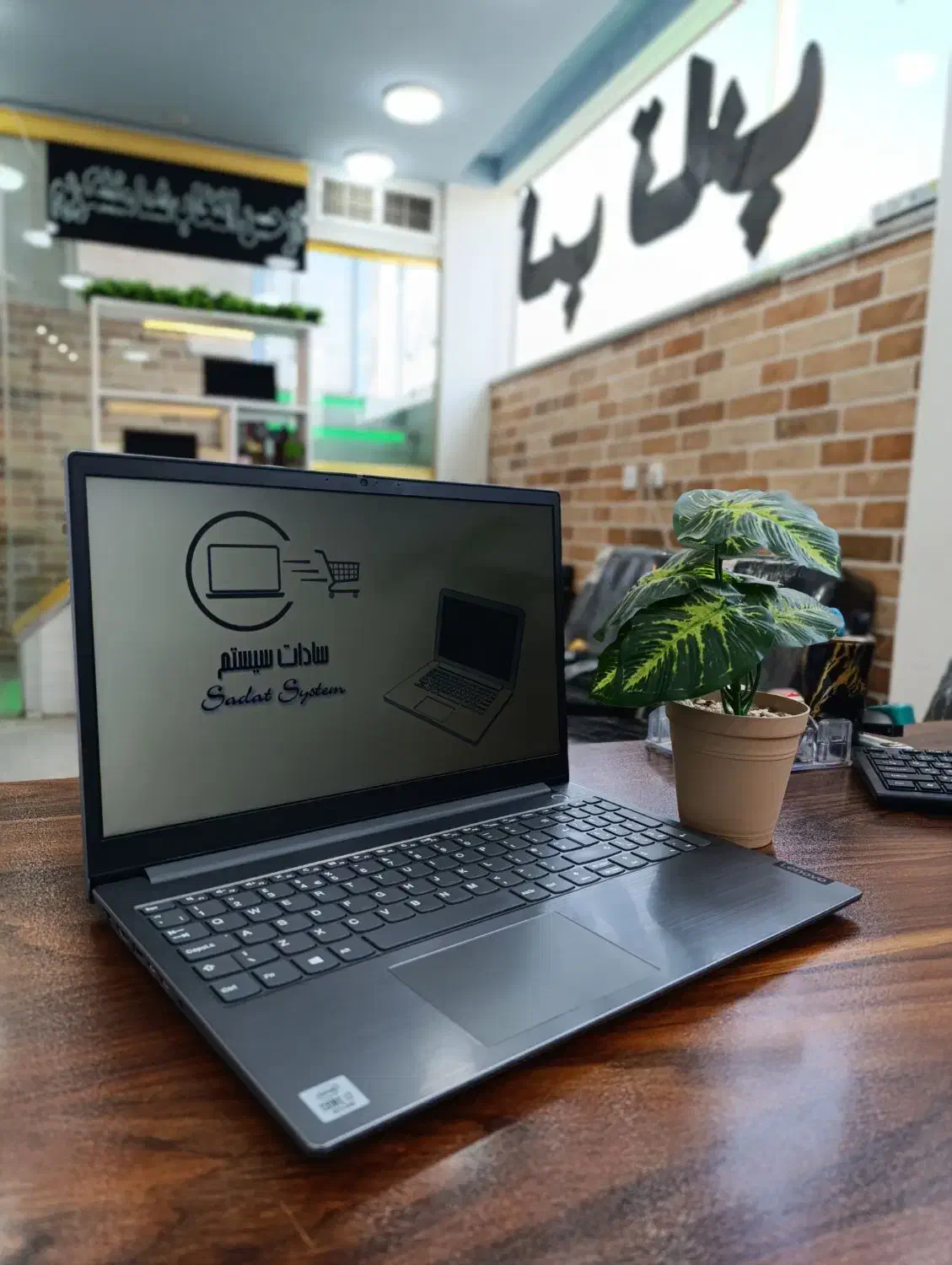 لپ تاپ لنوو i7 گرافیک مجزا مشابه نو شرایط ۱ ساله|رایانه همراه|کاشان, میدانگاه آقا|دیوار