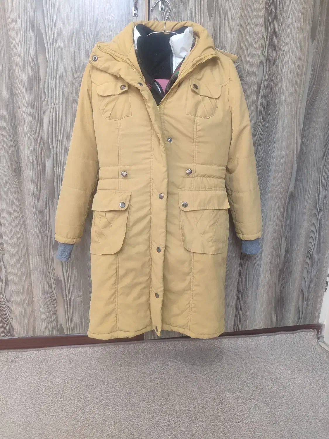 کاپشن|لباس|قم, آزادگان|دیوار