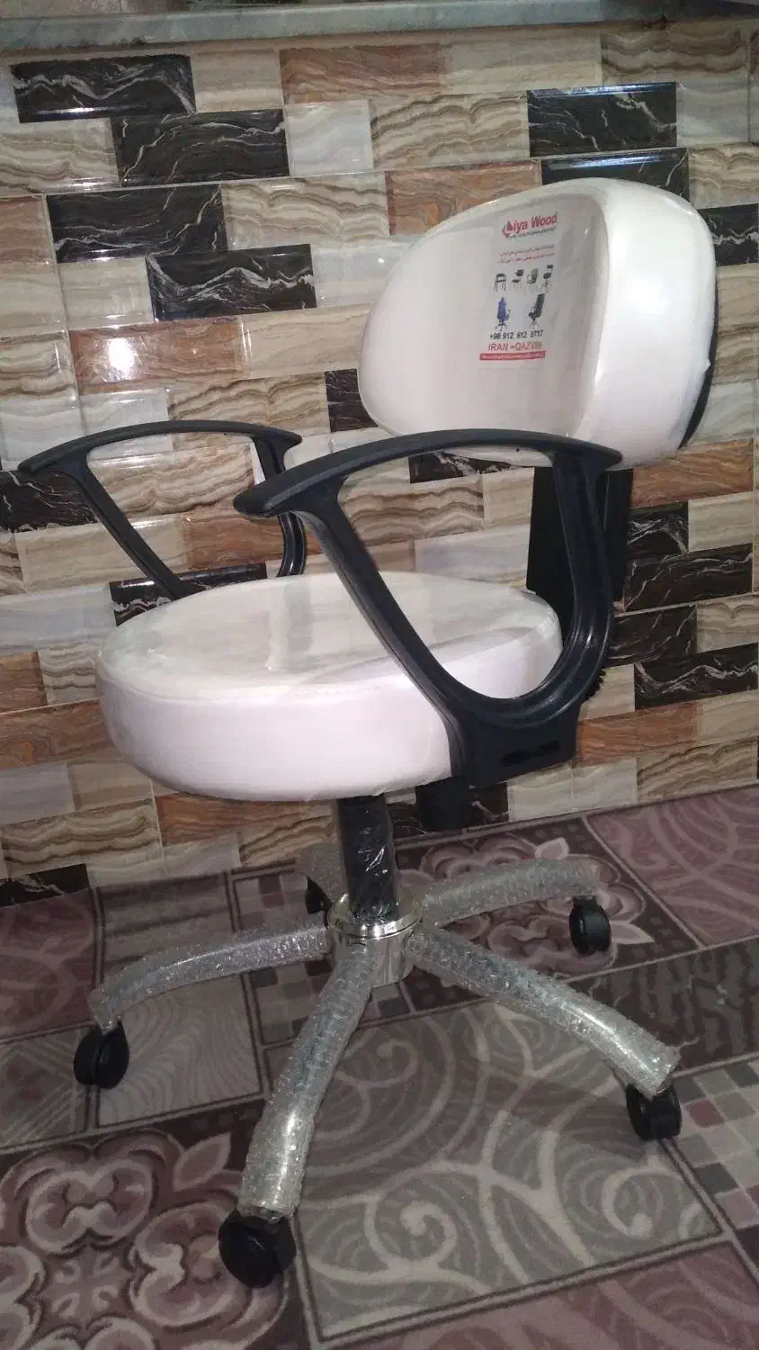 صندلی کاملا نو|مبلمان اداری|اقبالیه, |دیوار