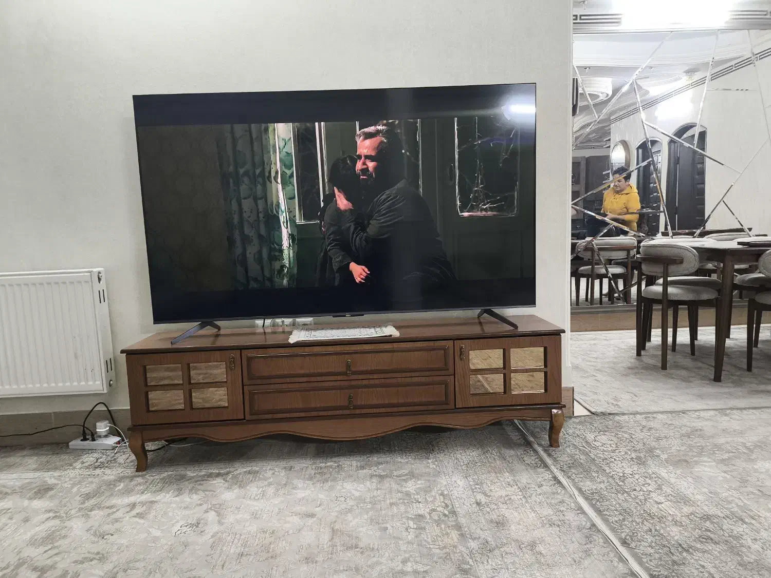 تلویزیون TCL 75 اینج با میز|تلویزیون و پروژکتور|قم, انصار‌الحسین|دیوار