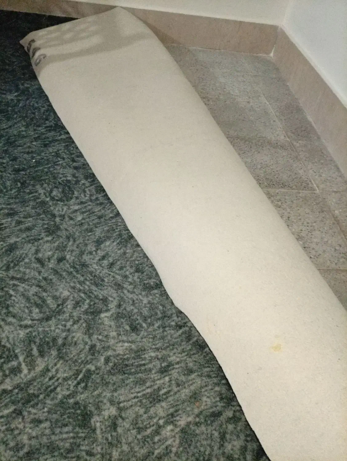 این موکت خیلی تمیز است برای خرید پیام بدید|موکت|بروجرد, |دیوار