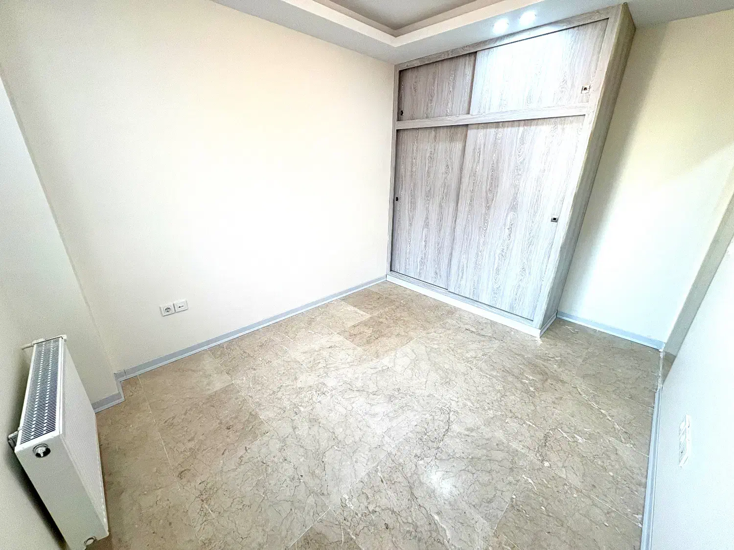 ۷۵متر/۱خواب/شهیدکرد/فول/قابل‌تبدیل