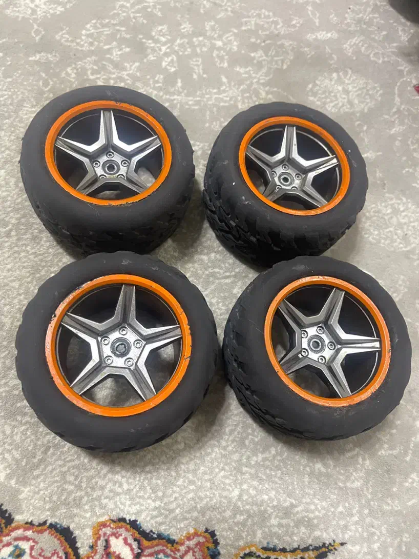 ۴ تا لاستیک ماشین کنترلی ۱/۱۰ و ۱/۱۲ برند wltoys|اسباب‌‌بازی|تهران, امیرآباد|دیوار