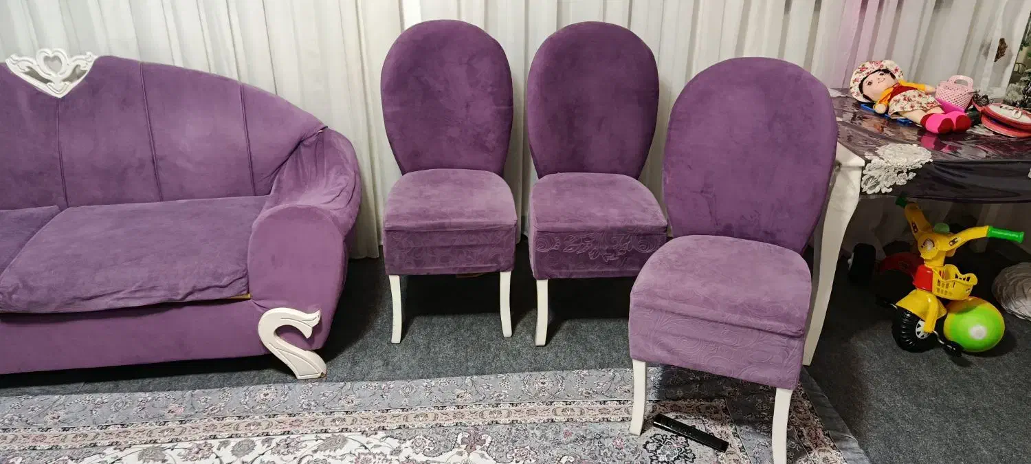 فروش دو دست مبل و سه عدد صندلی رنگ بنفش|مبلمان خانگی و میز عسلی|رشت, گیل|دیوار