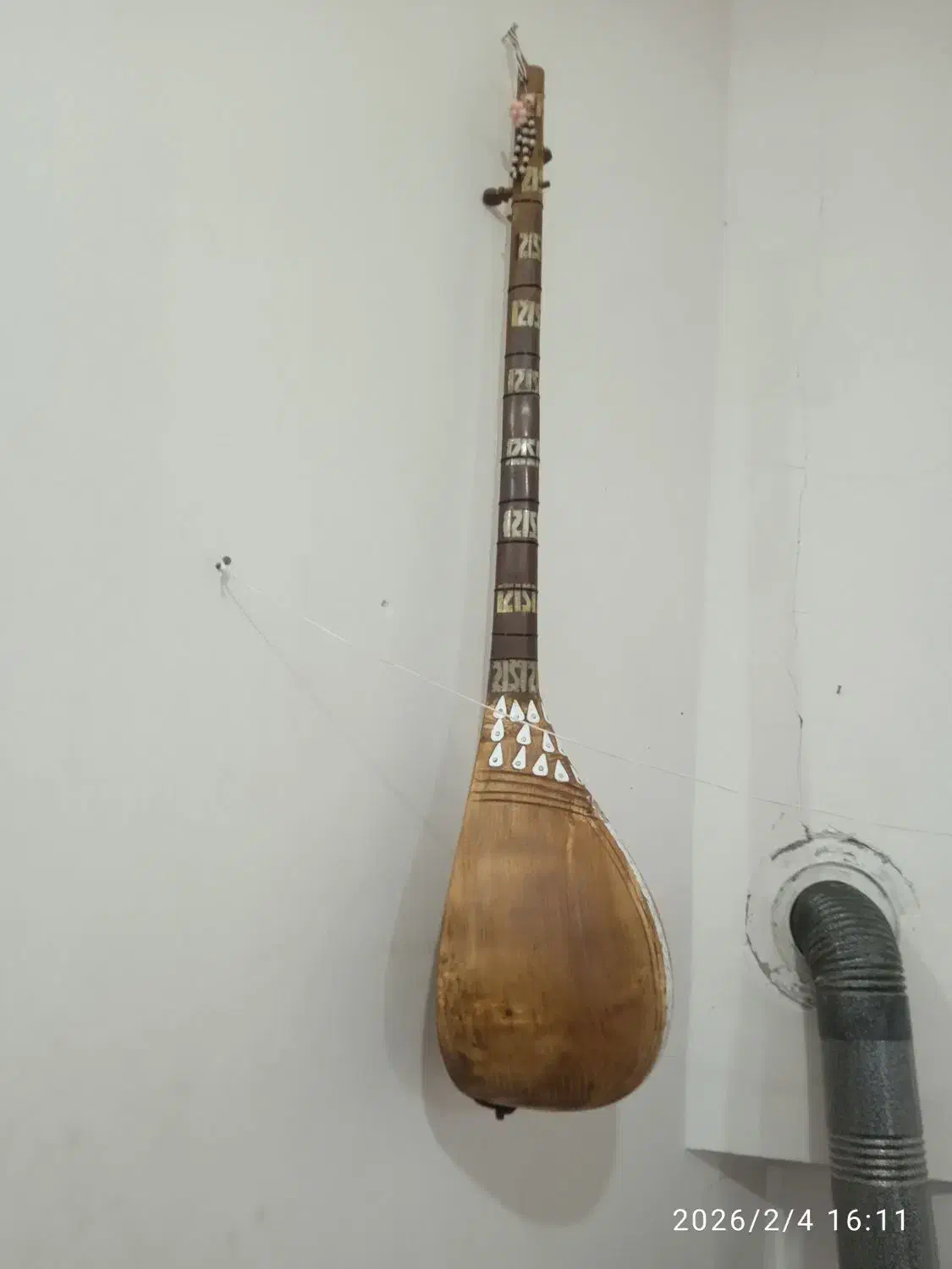 دوتار خوش صدا|سازهای سنتی|خواف, |دیوار