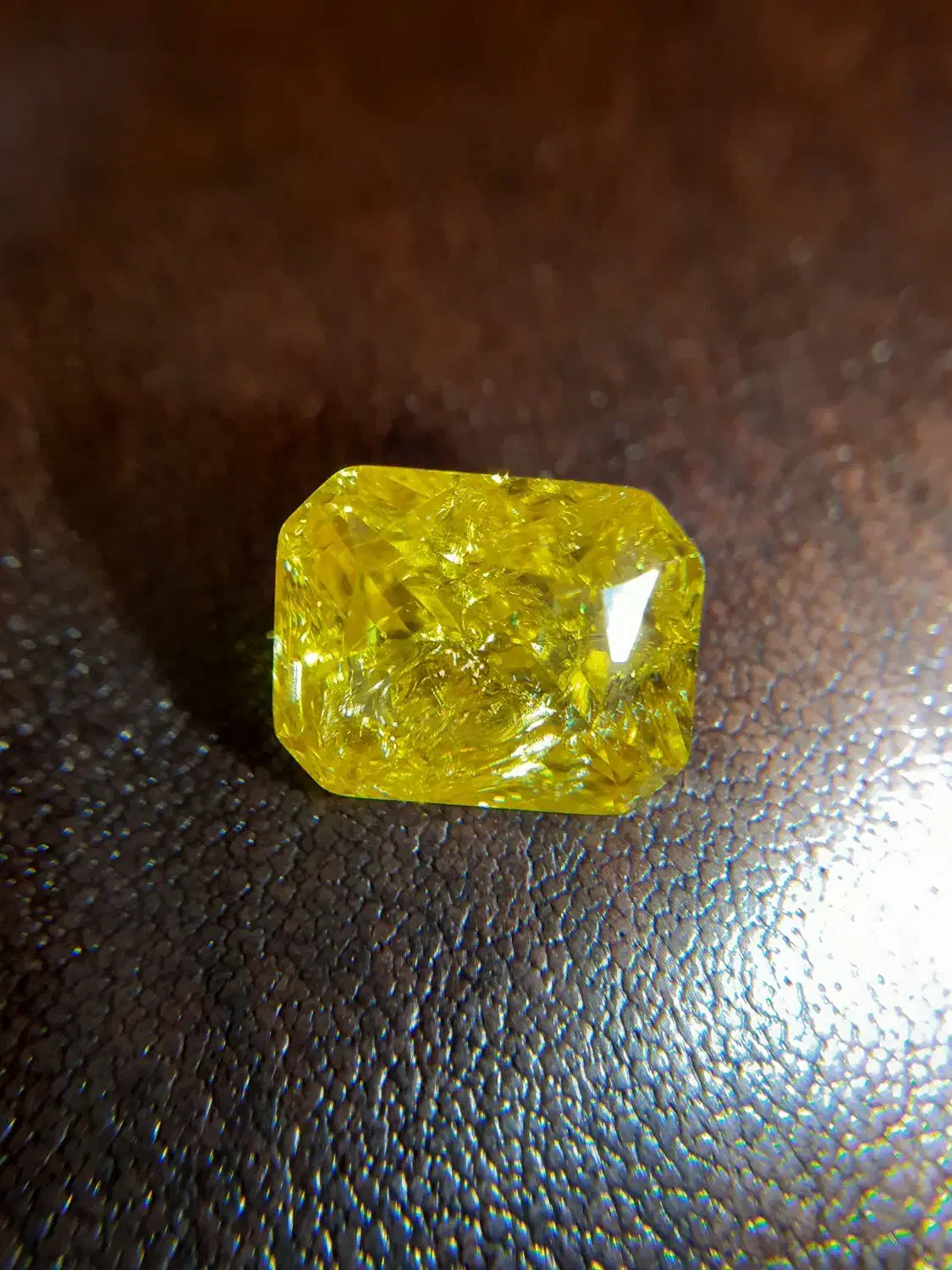 کوبیک زیرکونیا|جواهرات|ری, منصوریه منگل|دیوار