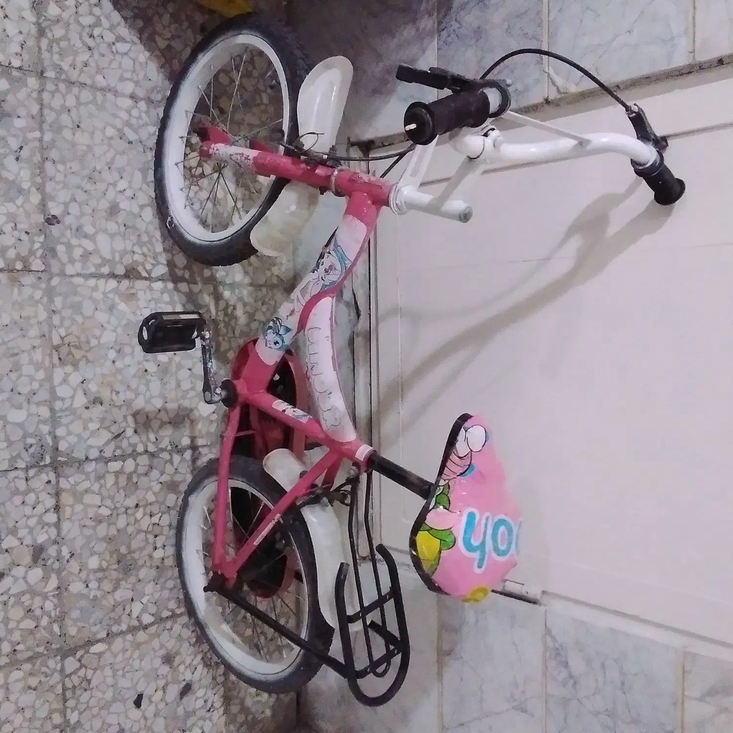 دوچرخه|دوچرخه، اسکیت، اسکوتر|قدس, شهر‌قدس|دیوار