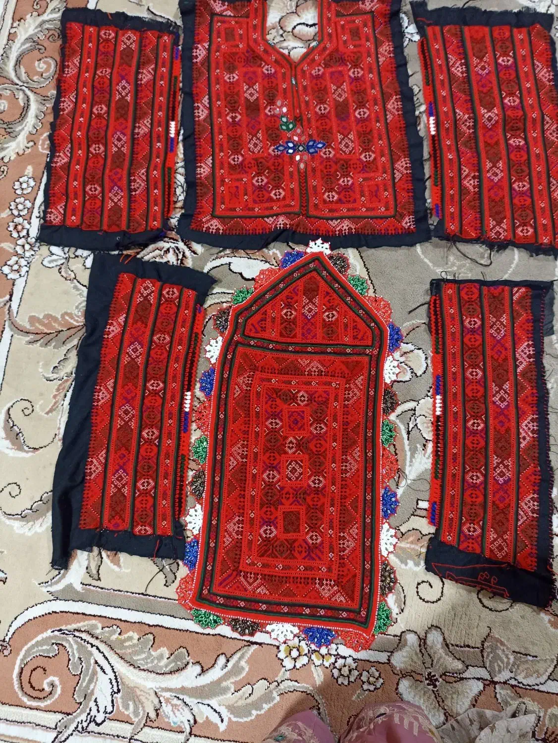 زی آستین|لباس|سراوان, |دیوار