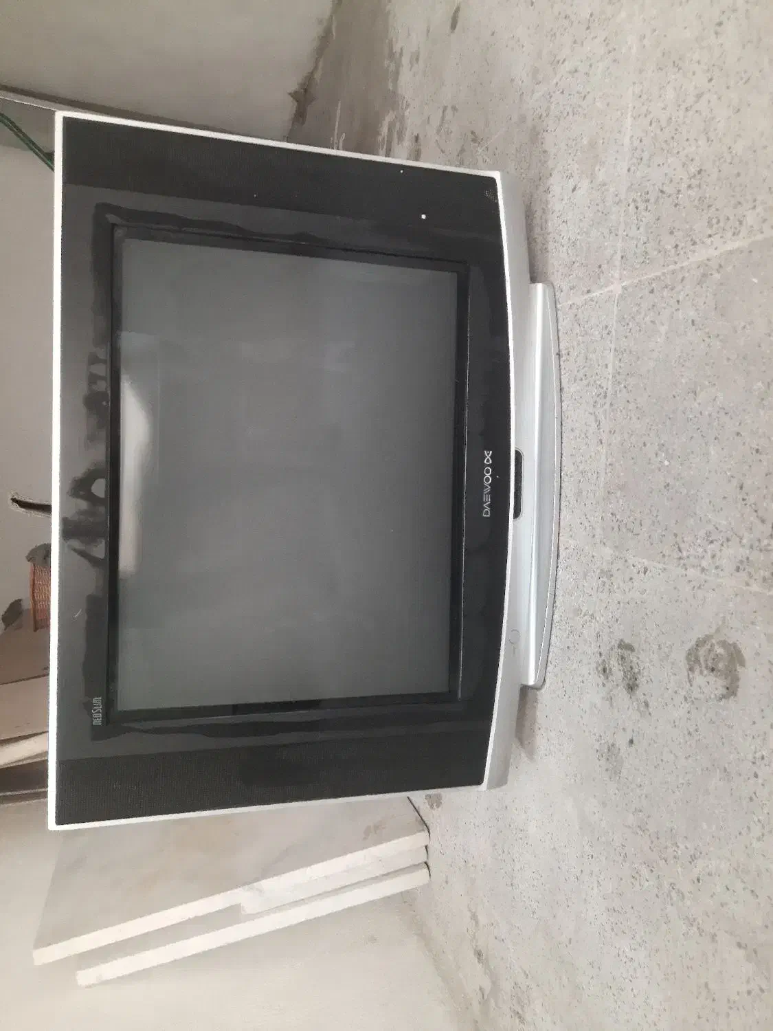 تلویزیون ۳۰اینج دووسالم بدونه ایراد|تلویزیون و پروژکتور|سنندج, |دیوار