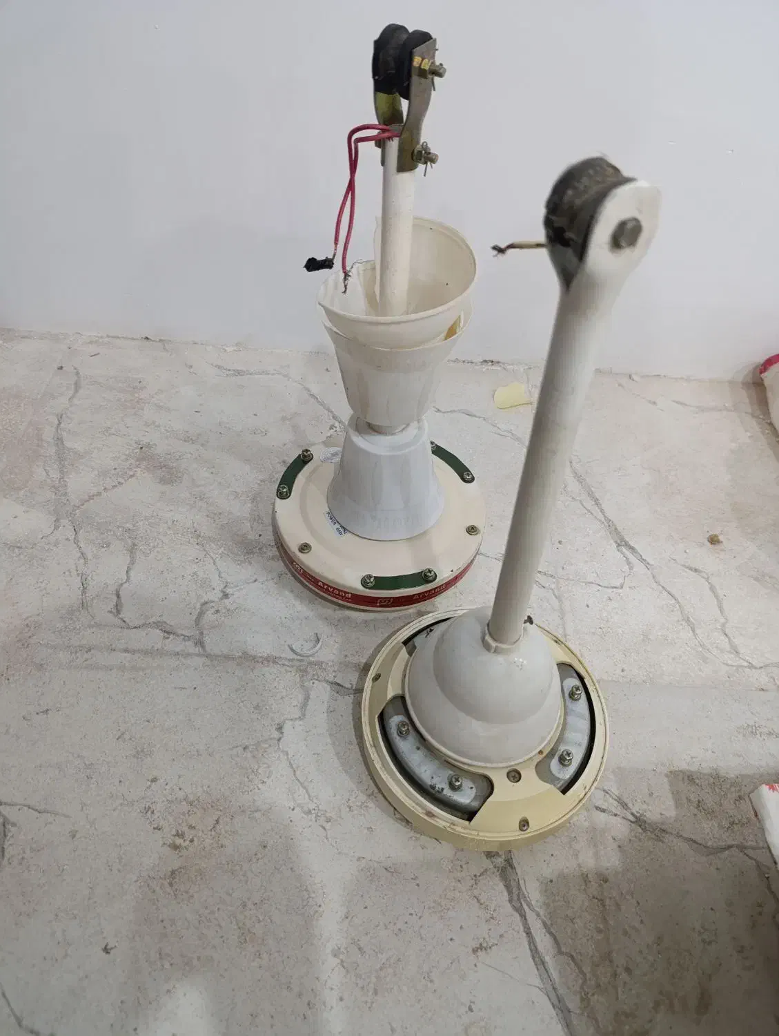 ۳عددبخاری ۲عدد پنکه سقفی۱ عدد میز ناهارخوری وتابلو|بخاری، هیتر، شومینه|جویبار, |دیوار