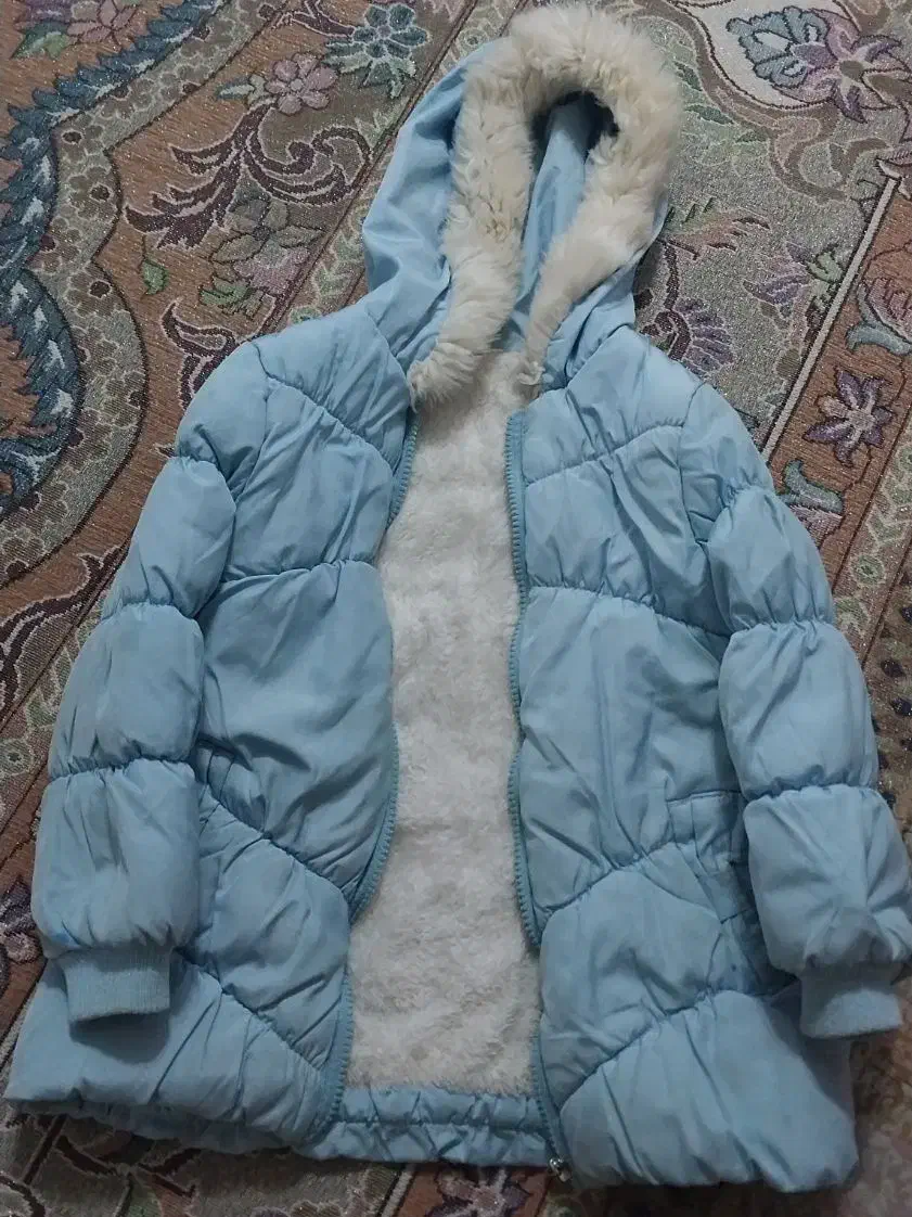 ۴عدد کاپشن دخترانه، تک یا با هم یکی اهدا میشود|لباس|رشت, کوی قدس|دیوار