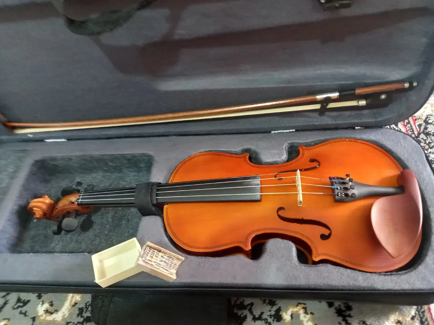 ویولن سایز 4و4 ب همراه لوازم.|ویولن|بومهن, |دیوار