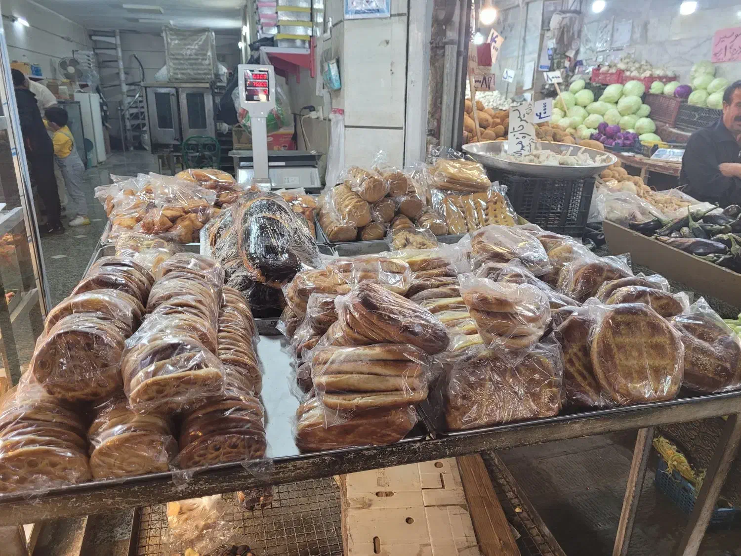 فروشنده خانم|استخدام خدمات فروشگاه و رستوران|قزوین, |دیوار